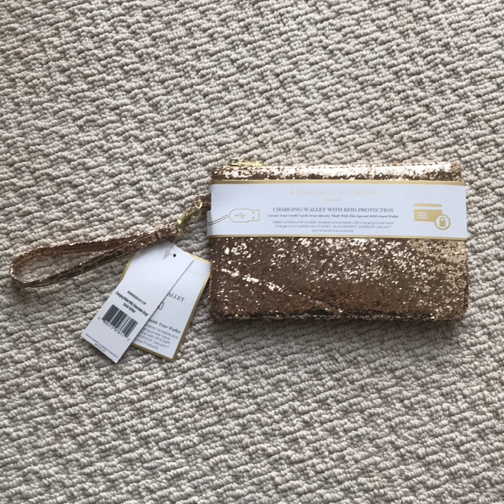 NEW Adrienne Vittadini Gold Phone Charging Clutch